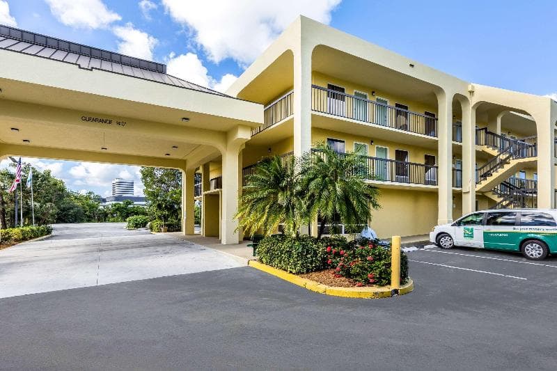Quality Inn Palm Beach International Airport 2