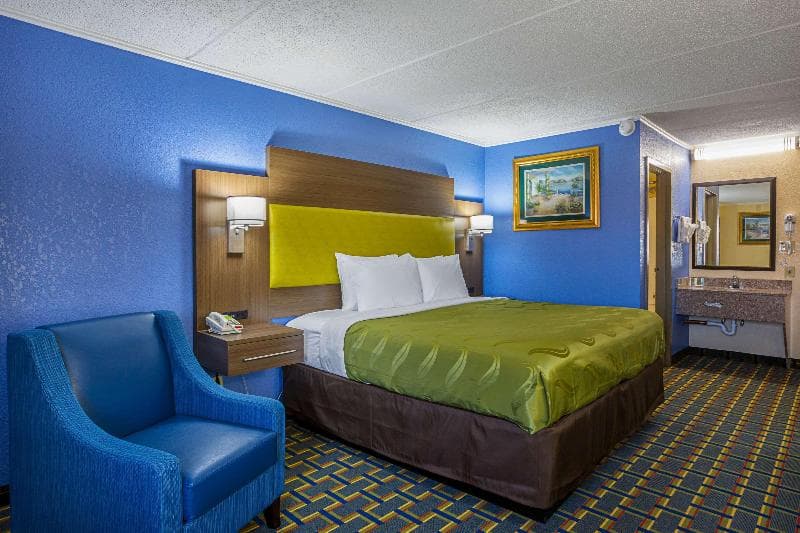 Quality Inn & Suites near Six Flags East 2