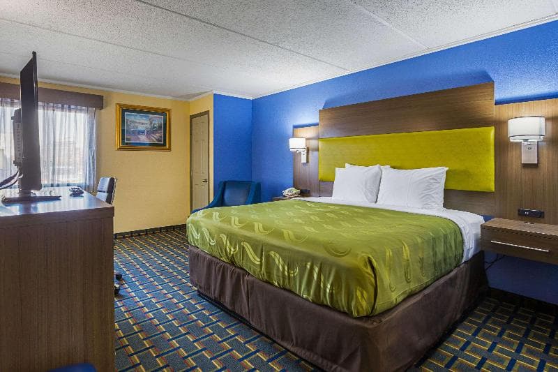 Quality Inn & Suites near Six Flags East 3