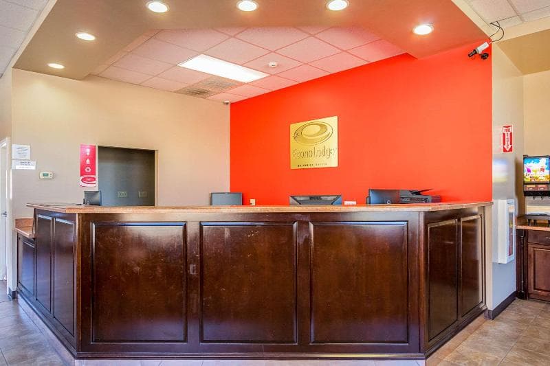 Econo Lodge 5