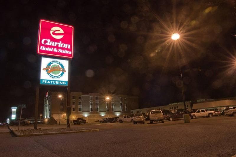 Clarion Hotel & Suites 5