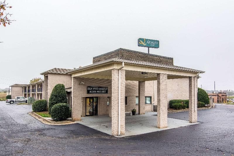 Quality Inn 3