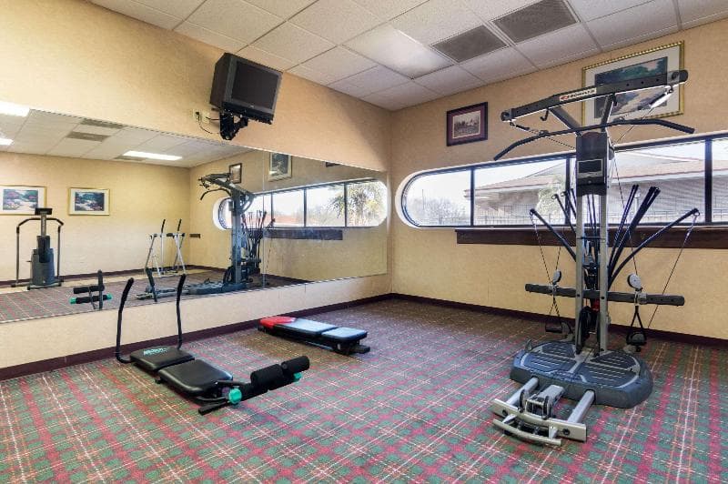 Econo Lodge Inn & Suites Conference Center 2