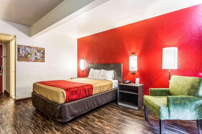 Econo Lodge 5