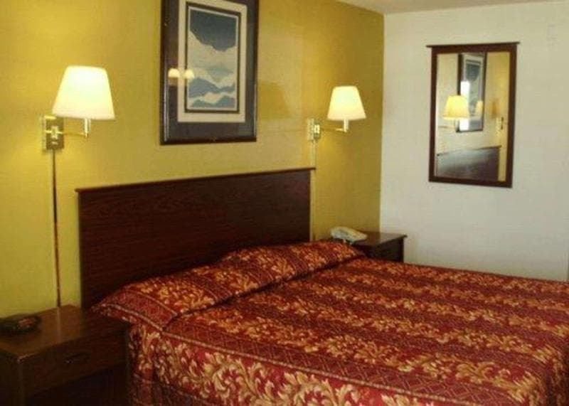Rodeway Inn 3