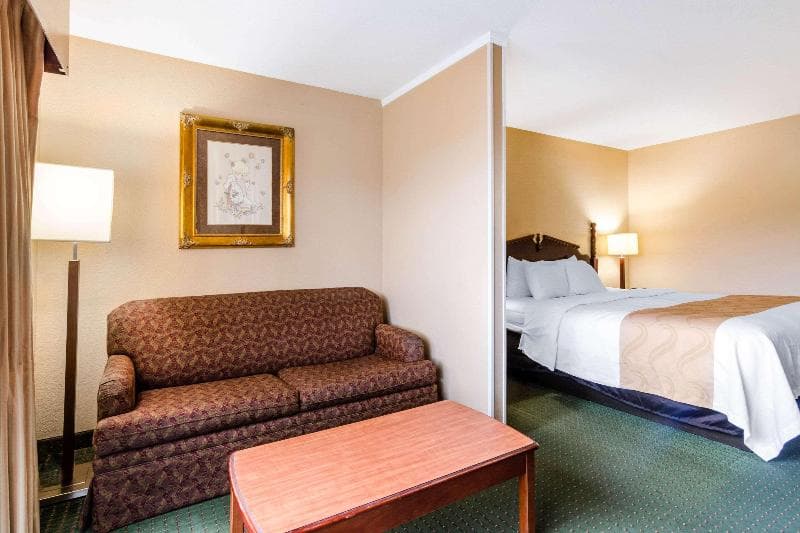 Quality Inn & Suites 4