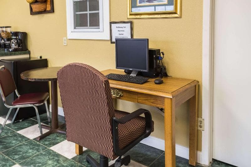 Rodeway Inn 4