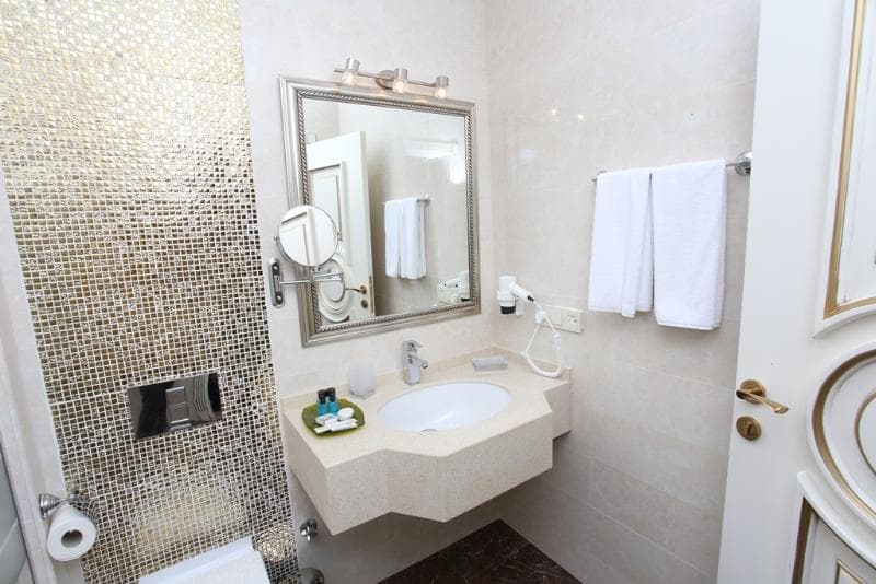 Opera Hotel 5