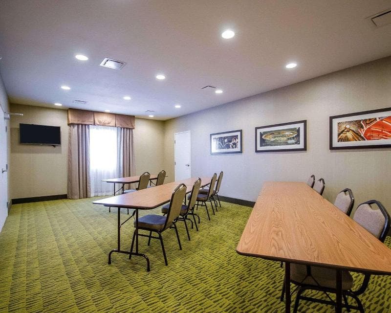 Comfort Inn Ferdinand, In photo 1