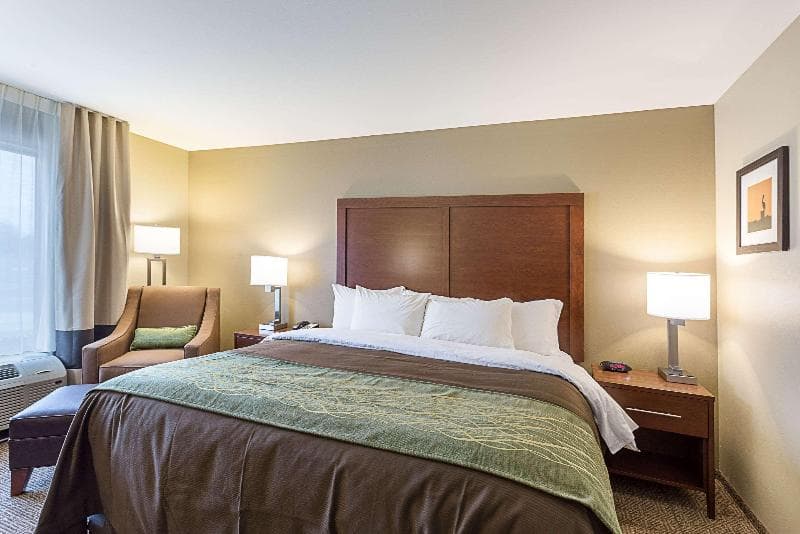 Comfort Inn & Suites photo 1