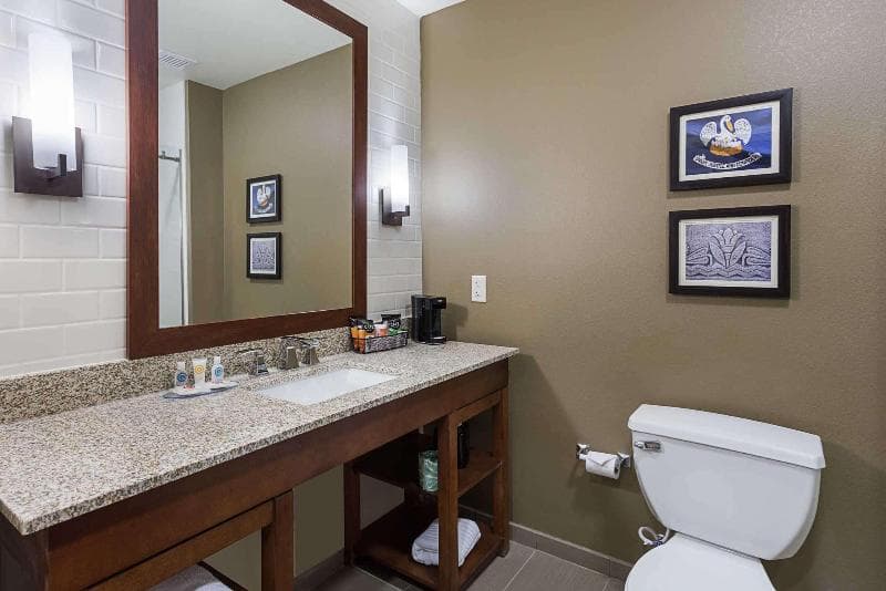 Comfort Inn & Suites 2