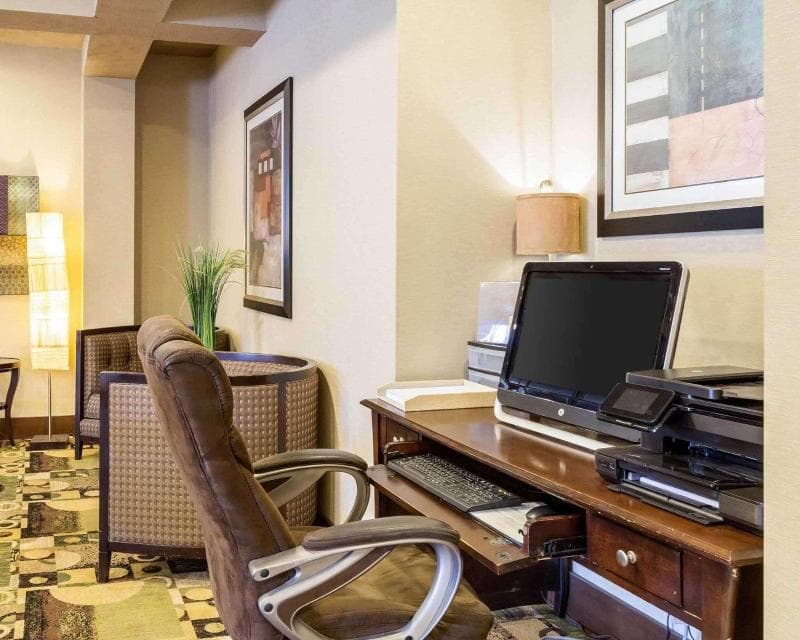 Quality Inn & Suites photo 1