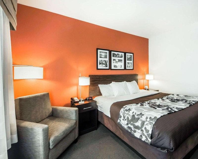 Sleep Inn & Suites Hennessey 3