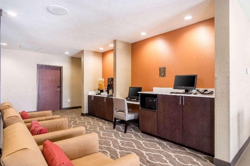 Comfort Suites Meridian And I-40 1