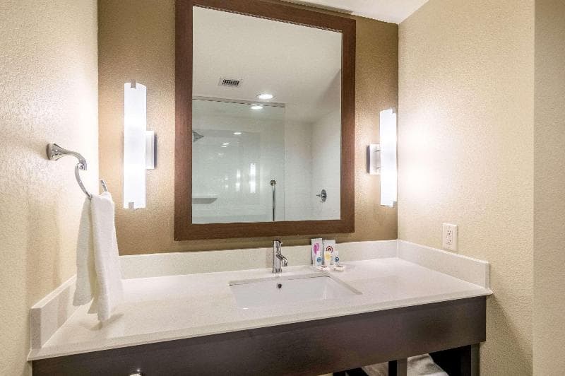 Comfort Suites Meridian And I-40 3