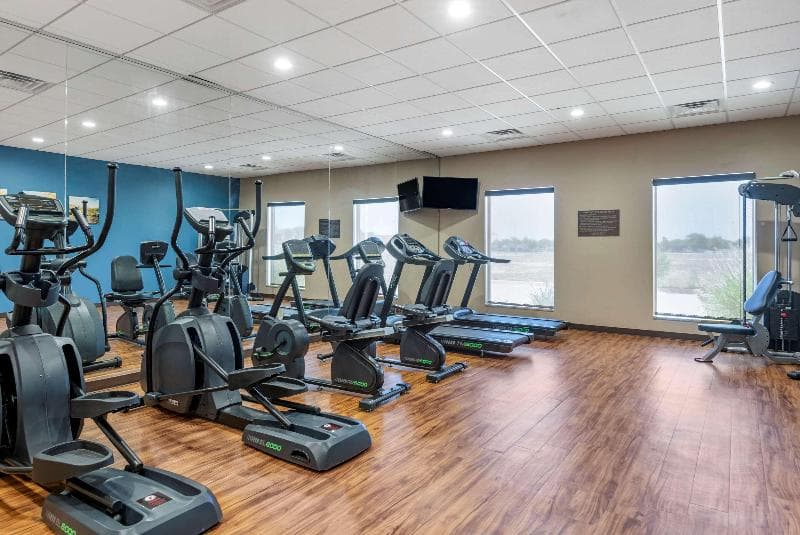 Comfort Suites University 2