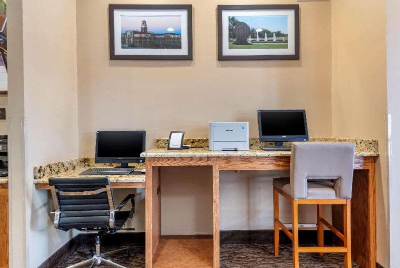 Comfort Suites University photo 1