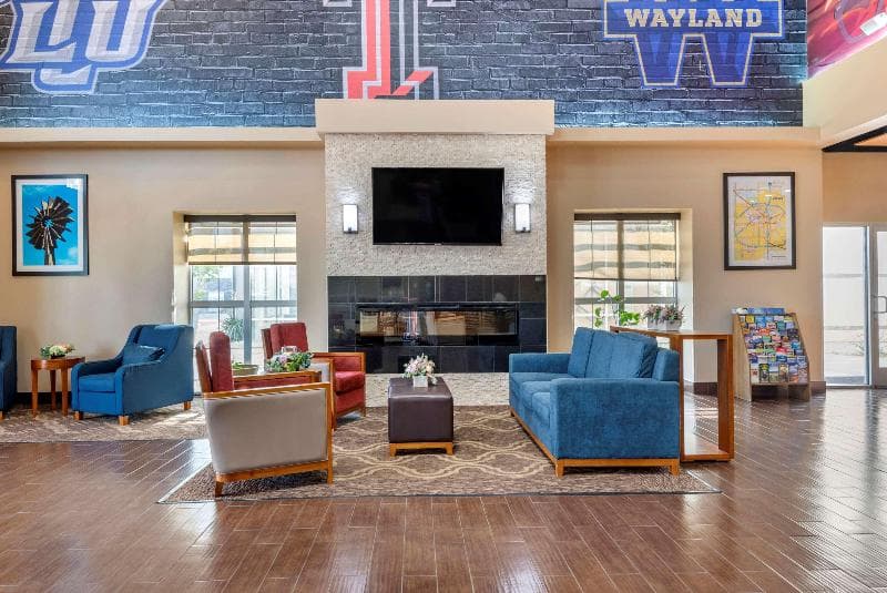 Comfort Suites University 5