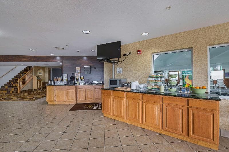 Quality Inn & Suites photo 1