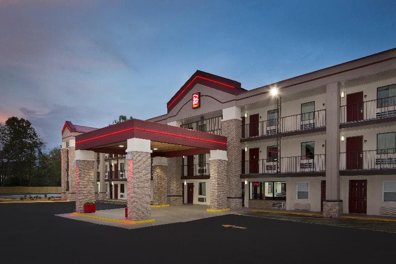 Red Roof Plus+ Birmingham East - Irondale/ Airport 5