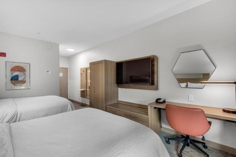 Holiday Inn Express Hotel & Suites Destin (Mid Bay Bridge) 4