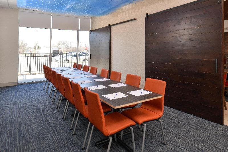 Holiday Inn Express And Suites Farmington Hills De 3