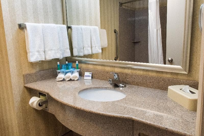Holiday Inn Express And Suites Kinston 3