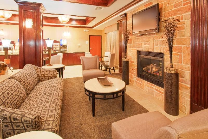 Red Lion Inn & Suites Mineral Wells 3