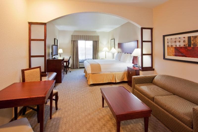 Red Lion Inn & Suites Mineral Wells 4