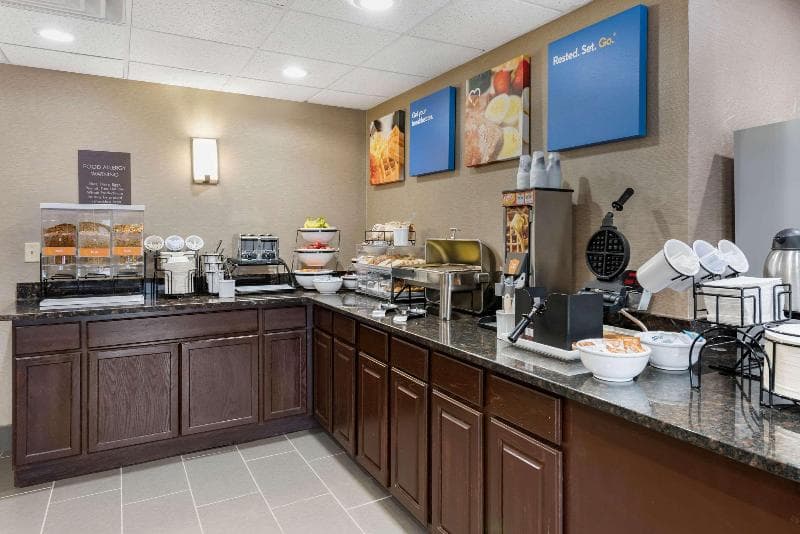 Comfort Inn & Suites 3