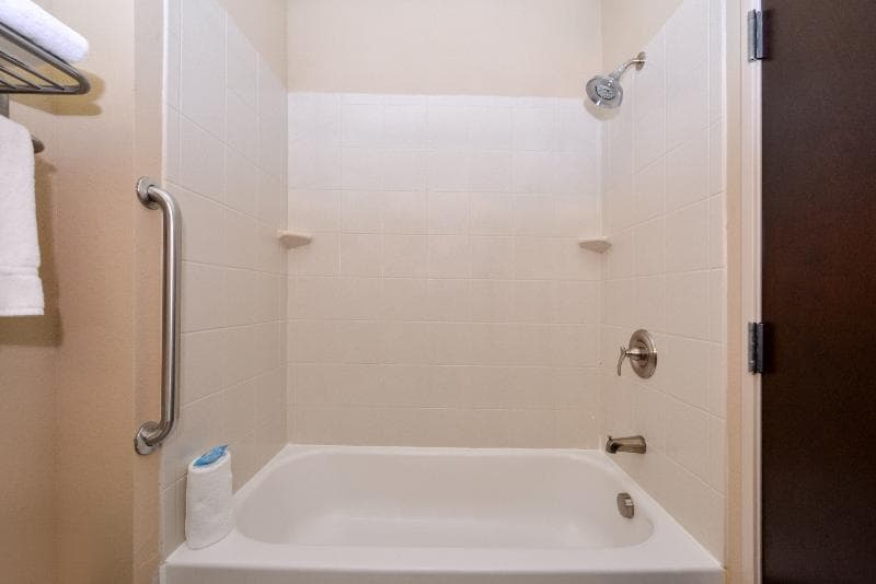 Holiday Inn Express And Suites Bridgeport 4