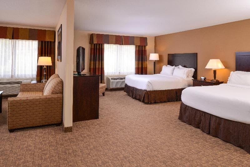 Holiday Inn Express And Suites Bridgeport photo 1