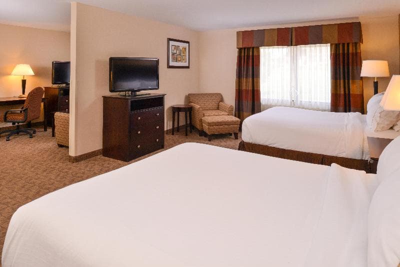 Holiday Inn Express And Suites Bridgeport 3