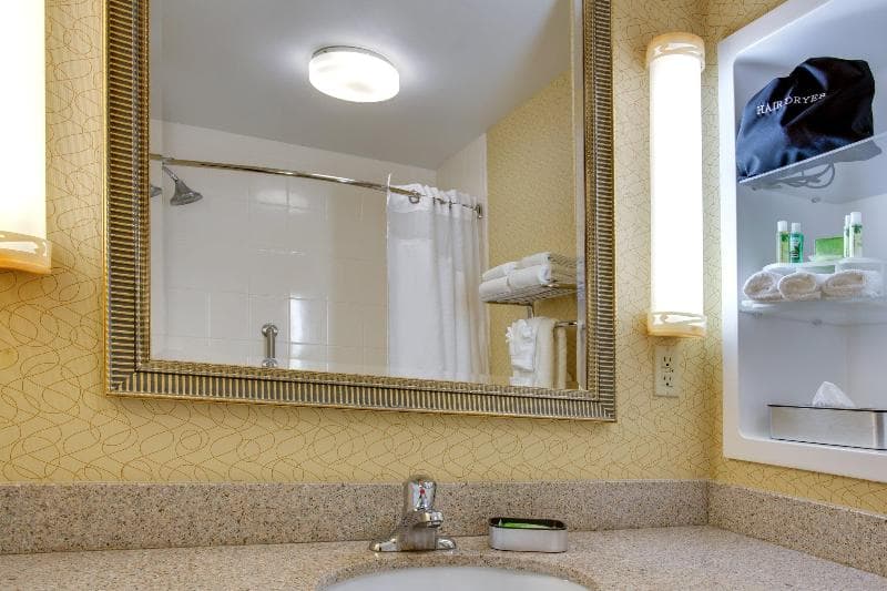 Holiday Inn Express & Suites Tower Center New Brunswick 5
