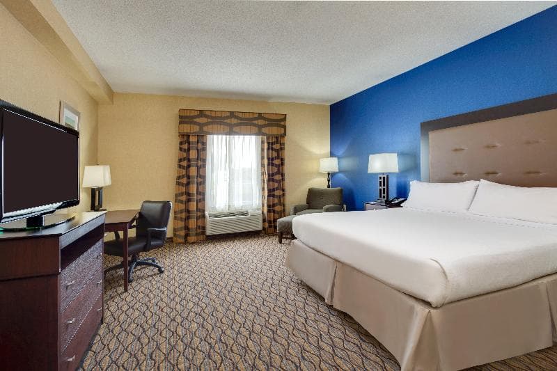 Holiday Inn Express & Suites Tower Center New Brunswick 2