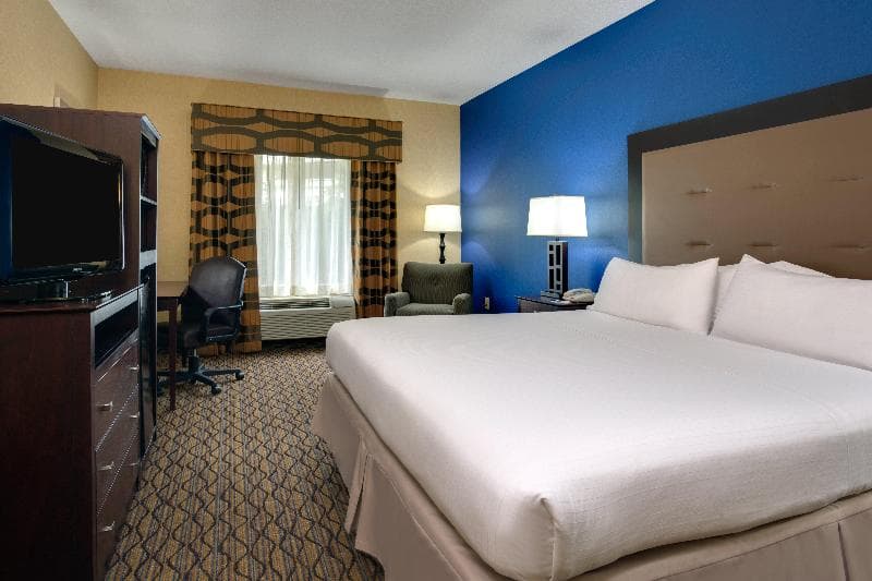 Holiday Inn Express & Suites Tower Center New Brunswick 3