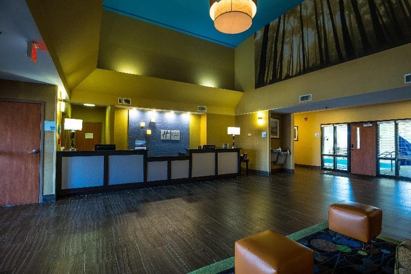 Holiday Inn Express And Suites Edmond 4