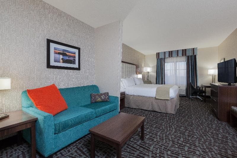 Holiday Inn Express & Suites Eureka 3