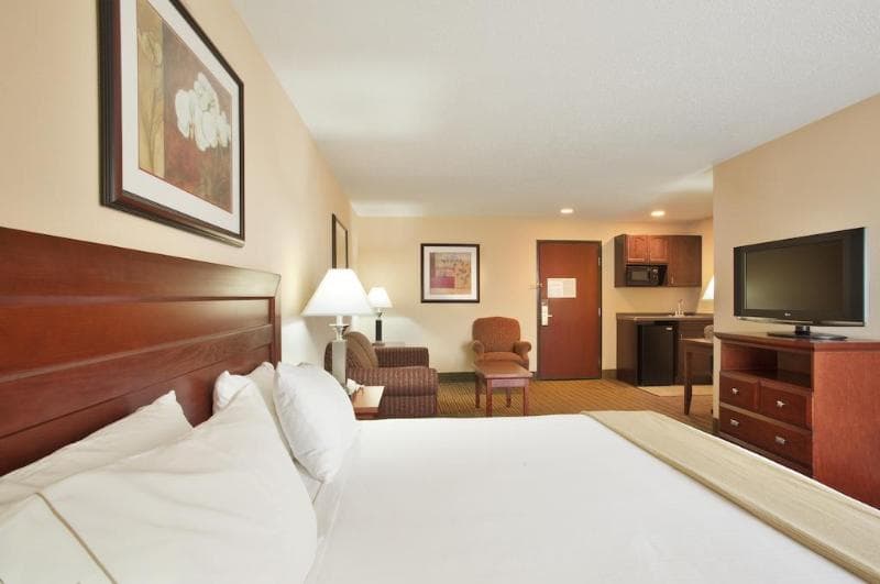 Best Western Plus Bourbonnais Hotel & Suites 4