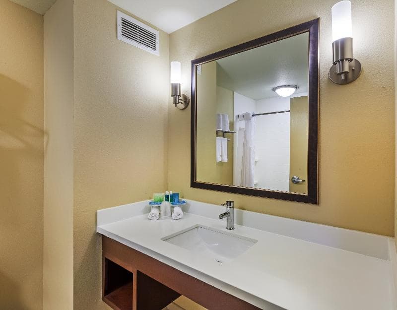 Holiday Inn Express And Suites Eagle Pass 3