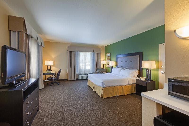 Holiday Inn Express And Suites Eagle Pass 4