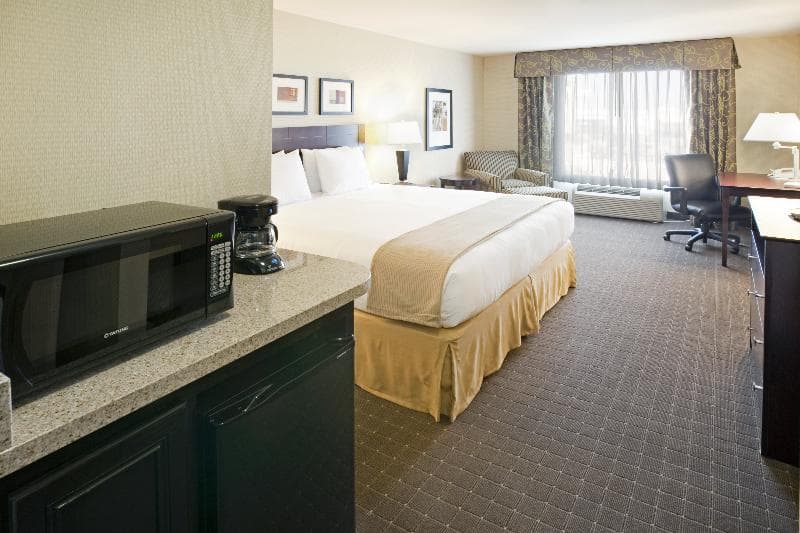 Holiday Inn Express And Suites Eagle Pass 5