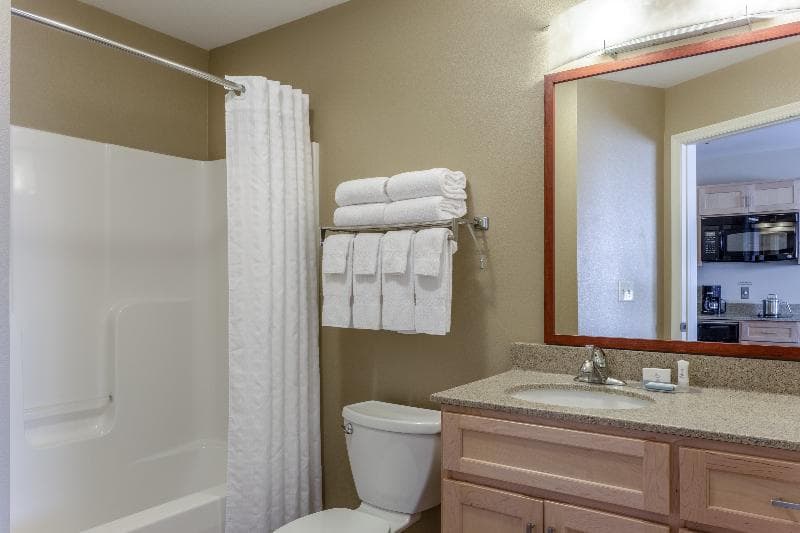Candlewood Suites Minot 4