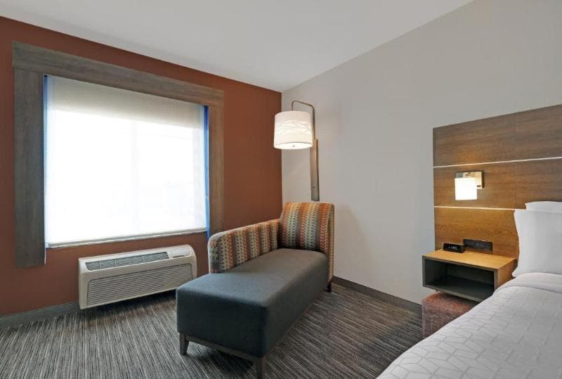 Holiday Inn Express And Suites Newport photo 1