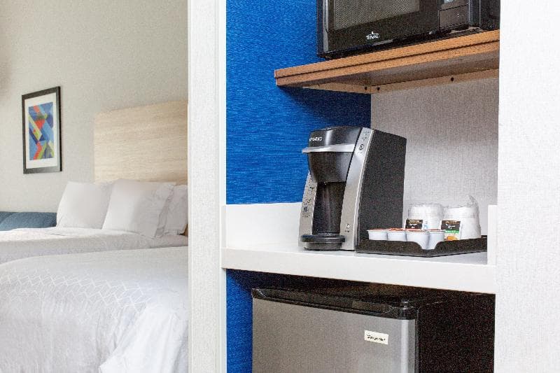 Holiday Inn Express & Suites Ontario Airport 5