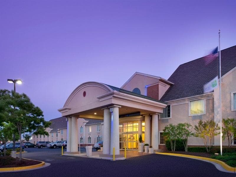 Holiday Inn Express And Suites Annapolis 2