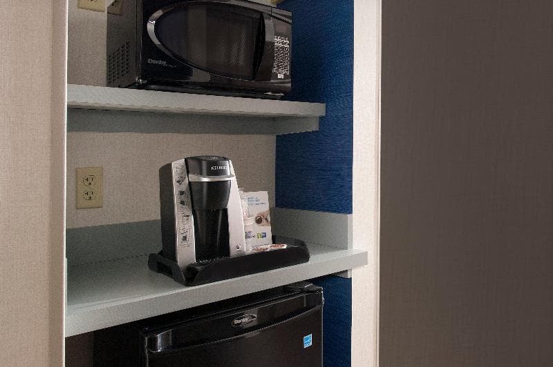Holiday Inn Express And Suites Altoona 4