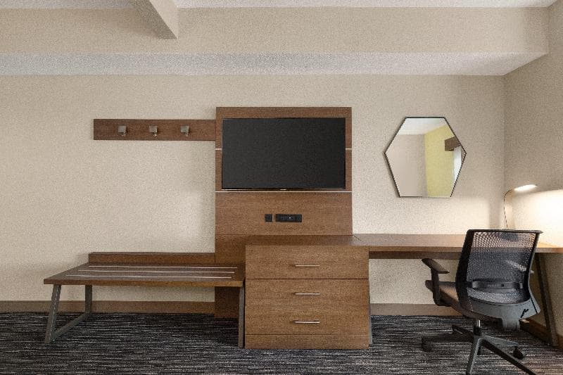 Holiday Inn Express & Suites Pembroke Pines-Sheridan St 5