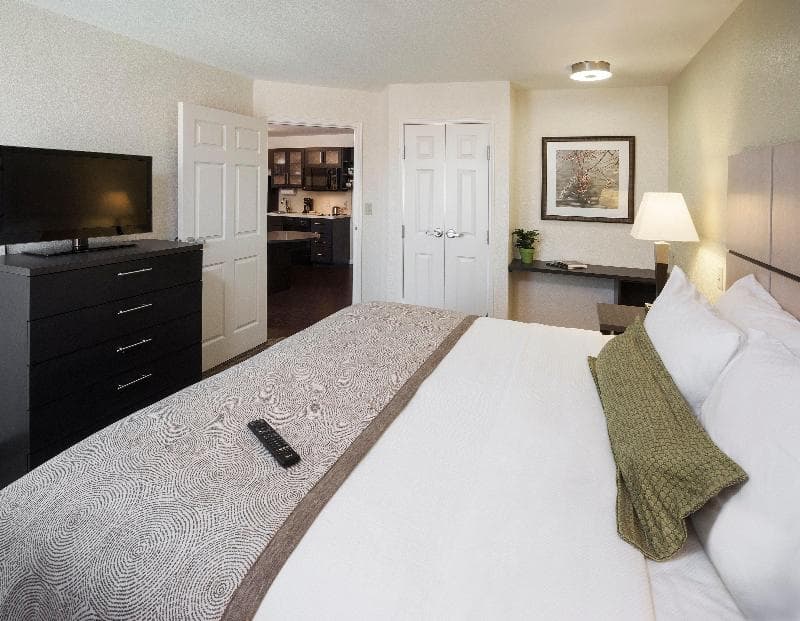 Candlewood Suites Kenedy 4