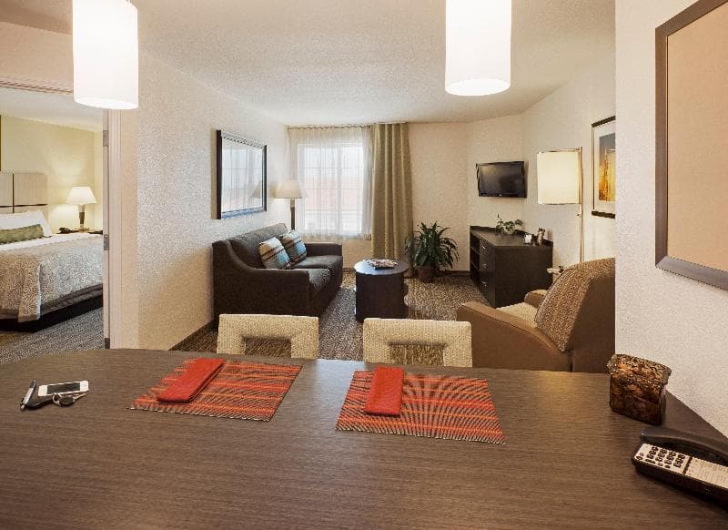 Candlewood Suites Kenedy 5